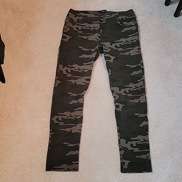 Sanctuary Camouflage Skinny Pants - Picture 1 of 8